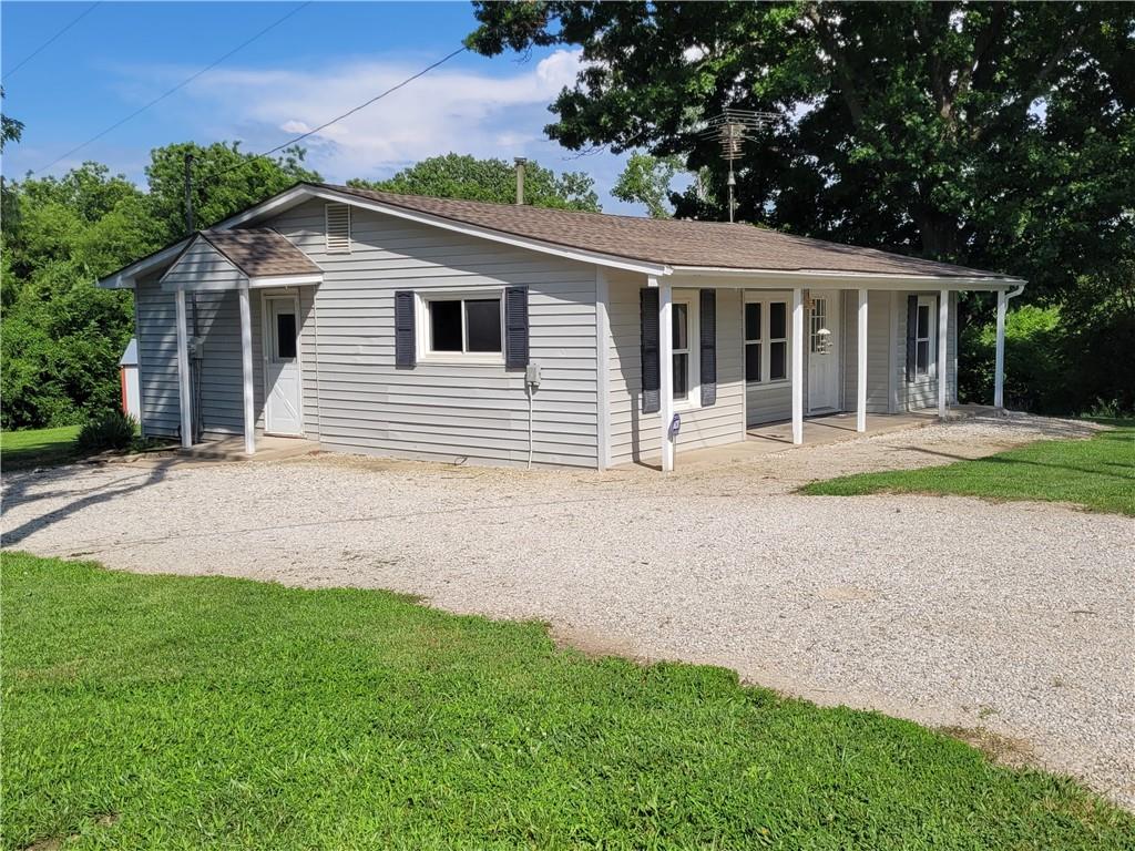 27867 Lookout Road Paola, KS 66071 - Photo 5 of 39