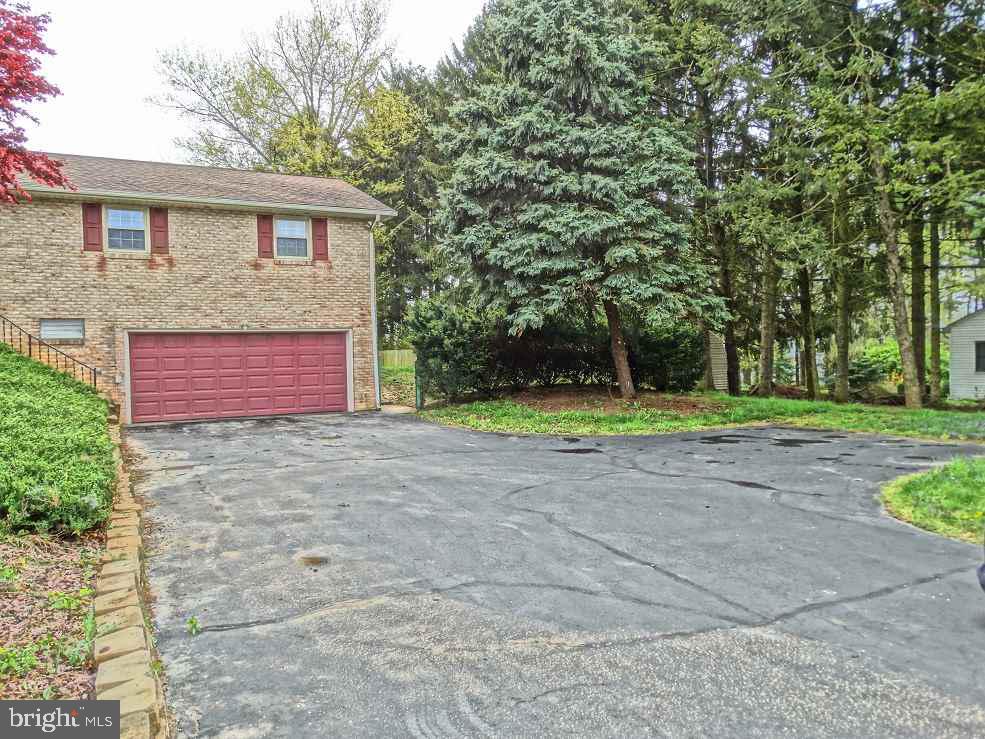 133 Bluestone Road York, PA 17406 - Photo 3 of 26 Gallery Image 3