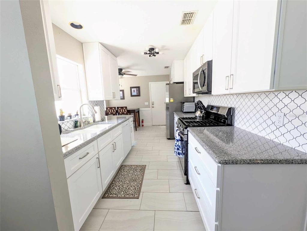 9513 Southwest 92nd Place Road Ocala, FL 34481 - Photo 8 of 14