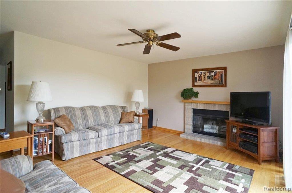 12188 Hibner Road Hartland, MI 48353 - Photo 6 of 25 Nice natural fireplace