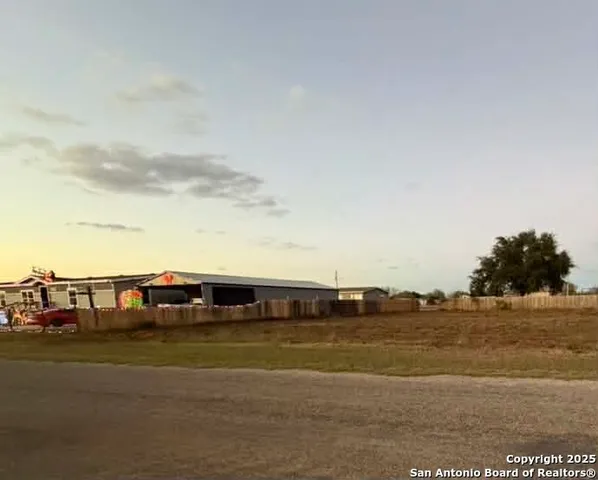 $40,000 | 17-16 Merle, Dilley, TX 78017