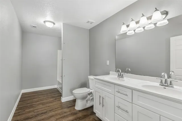 $2,050 | 520 East Defee Avenue, Baytown, TX 77520