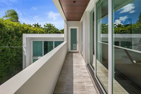 $9,900,000 | 4433 North Bay Road, Miami Beach, FL 33140