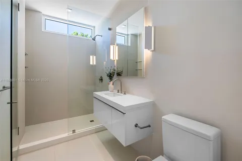 $9,900,000 | 4433 North Bay Road, Miami Beach, FL 33140