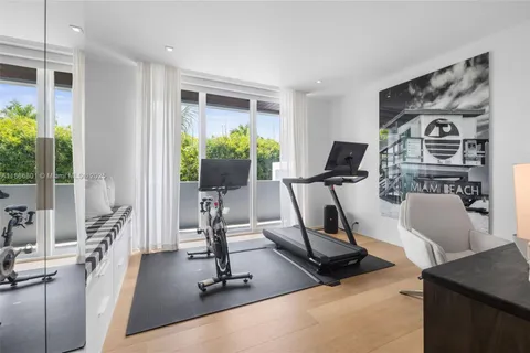 $9,900,000 | 4433 North Bay Road, Miami Beach, FL 33140