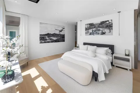 $9,900,000 | 4433 North Bay Road, Miami Beach, FL 33140