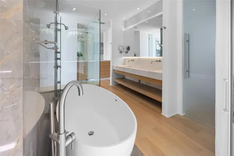 $9,900,000 | 4433 North Bay Road, Miami Beach, FL 33140