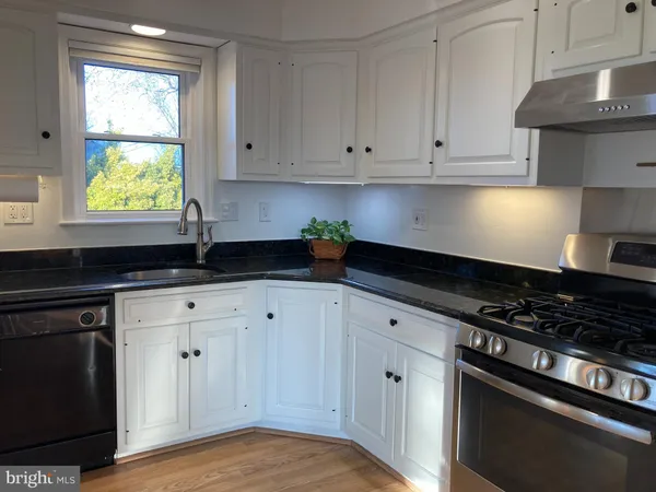 $1,129,000 | 945 North Quantico Street, Arlington, VA 22205