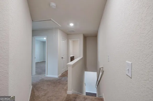 a view of entryway with furniture