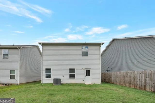 a view of a house with a backyard