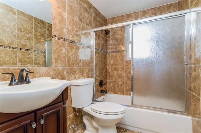 $1,750 | 6925 North Hickory Street, Kansas City, MO 64118