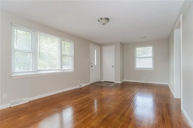 $1,750 | 6925 North Hickory Street, Kansas City, MO 64118