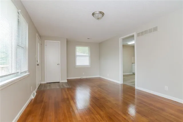 $1,750 | 6925 North Hickory Street, Kansas City, MO 64118