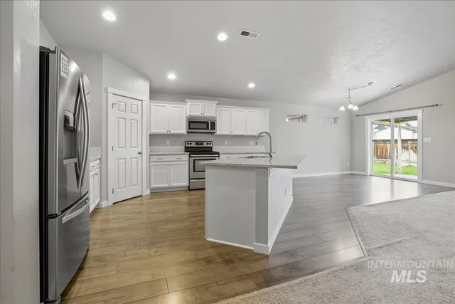 $395,900 | 730 Southwest Huebert Street, Mountain Home, ID 83647