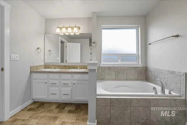 $395,900 | 730 Southwest Huebert Street, Mountain Home, ID 83647