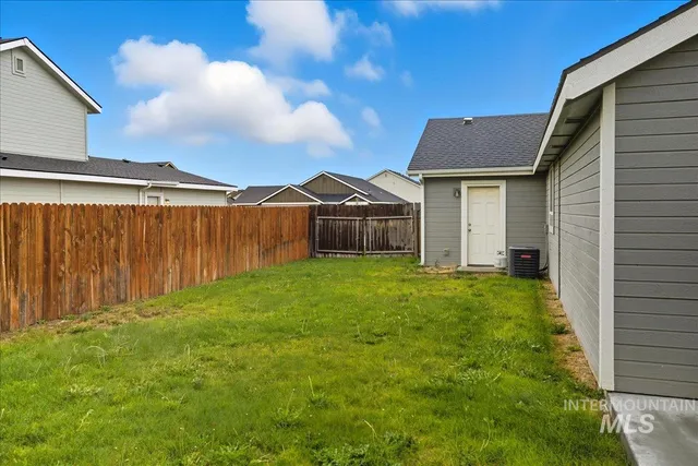 $395,900 | 730 Southwest Huebert Street, Mountain Home, ID 83647