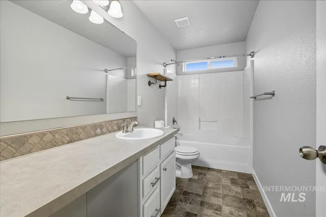 $395,900 | 730 Southwest Huebert Street, Mountain Home, ID 83647