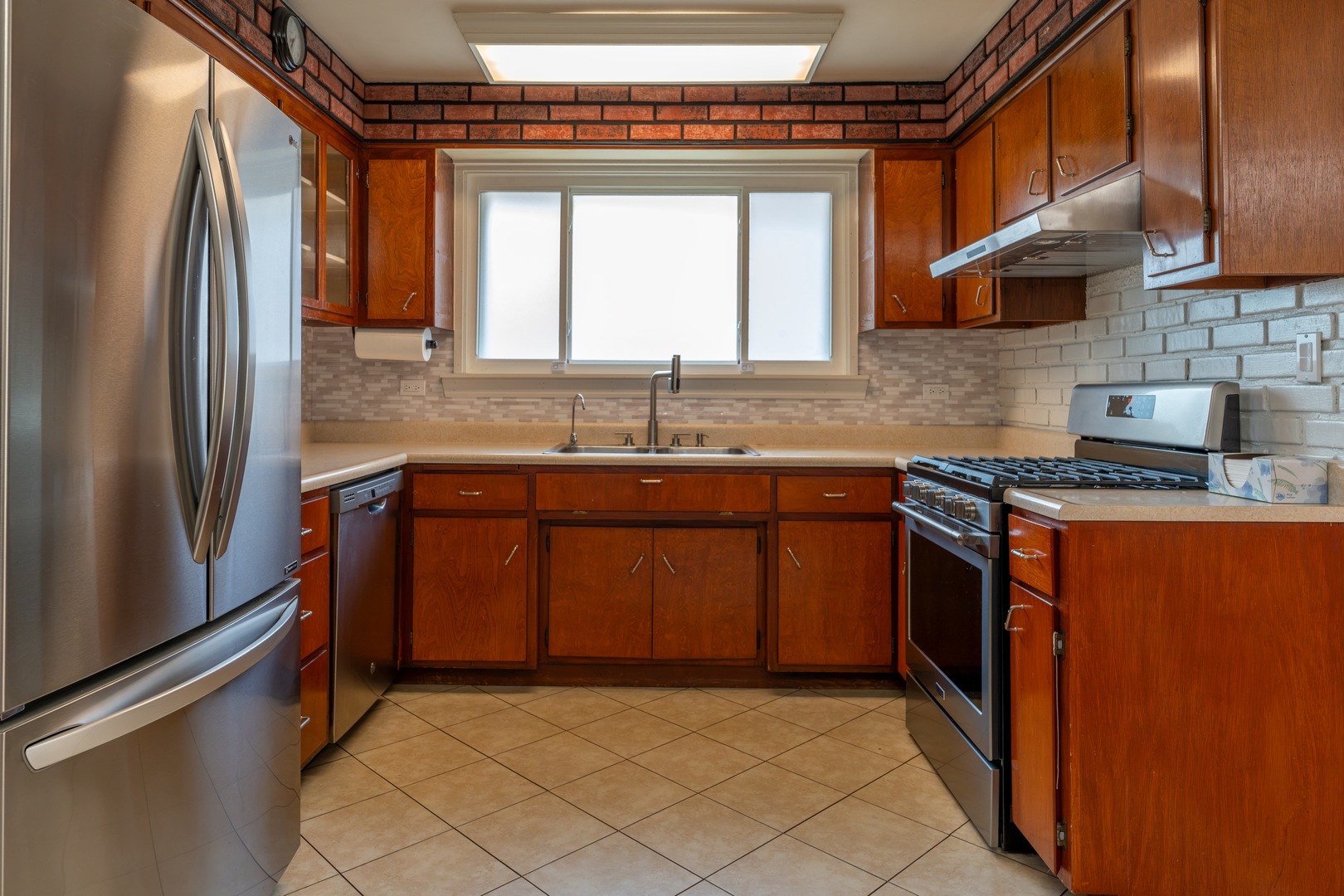 425 South Clarendon Avenue Addison, IL 60101 - Photo 8 of 31