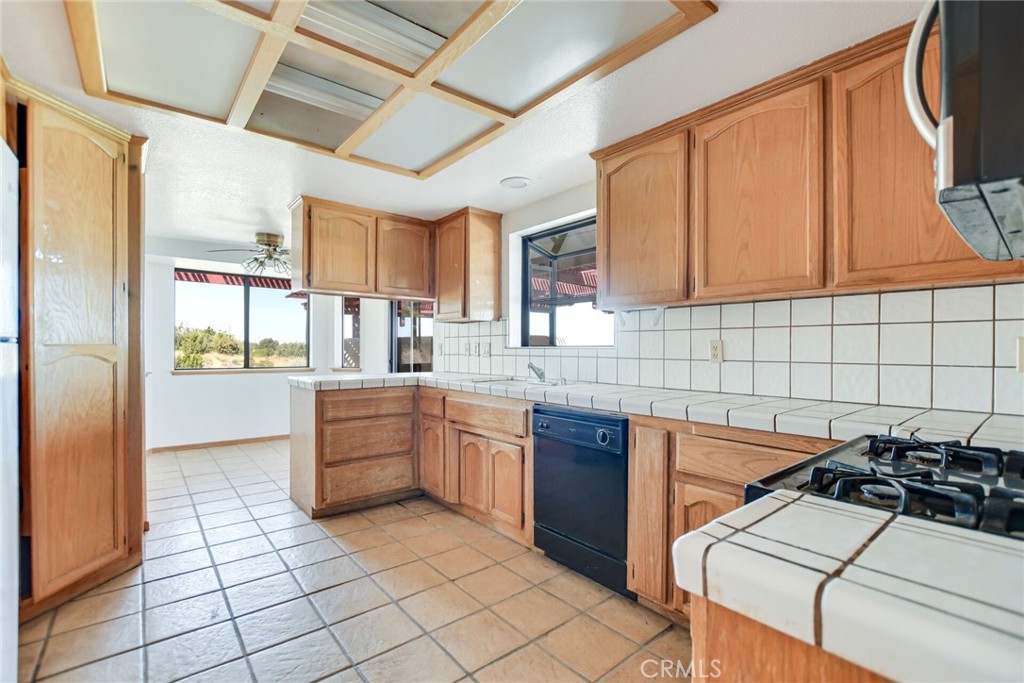2929 Snow Line Drive Pinon Hills, CA 92372 - Photo 18 of 67 a kitchen with cabinets and window