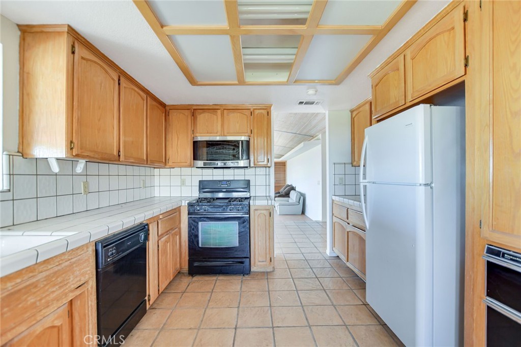 2929 Snow Line Drive Pinon Hills, CA 92372 - Photo 21 of 67