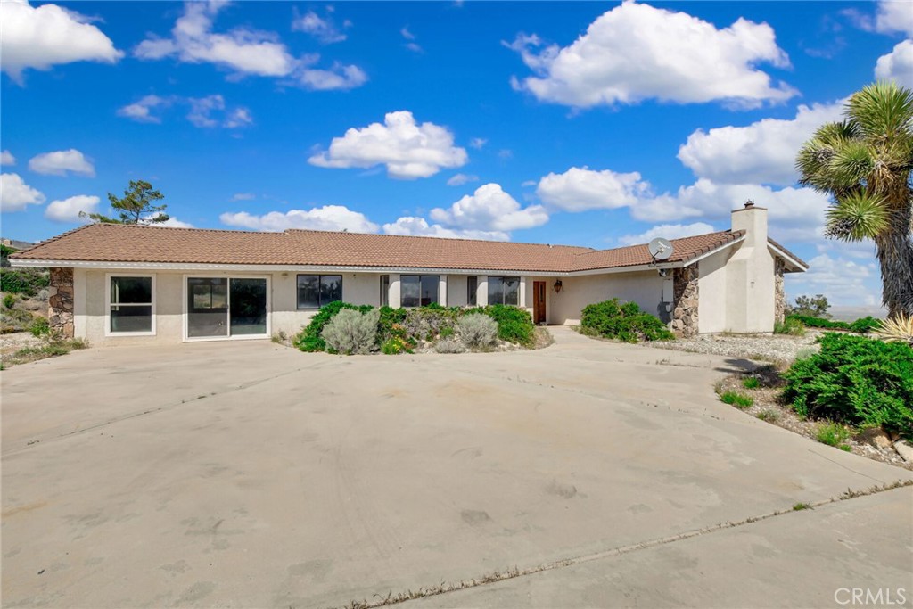 2929 Snow Line Drive Pinon Hills, CA 92372 - Photo 7 of 67 a view of a white house next to a yard