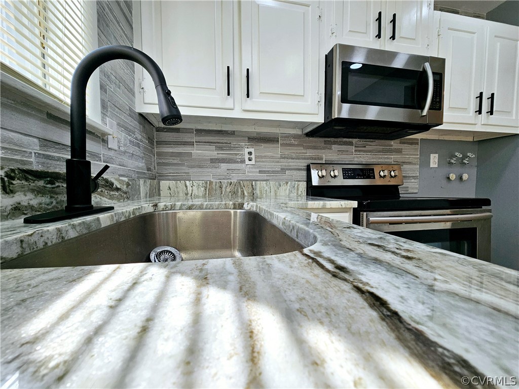 3501 Luckylee Crescent Richmond, VA 23234 - Photo 7 of 16 a kitchen with stainless steel appliances granite countertop a sink a stove and cabinets