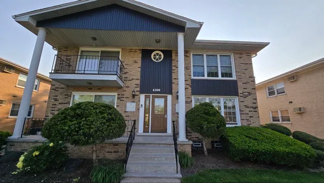 $2,100 | 4508 Elm Avenue, Unit B, Brookfield, IL 60513