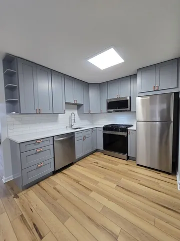 $2,100 | 4508 Elm Avenue, Unit B, Brookfield, IL 60513