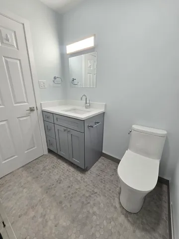 $2,100 | 4508 Elm Avenue, Unit B, Brookfield, IL 60513