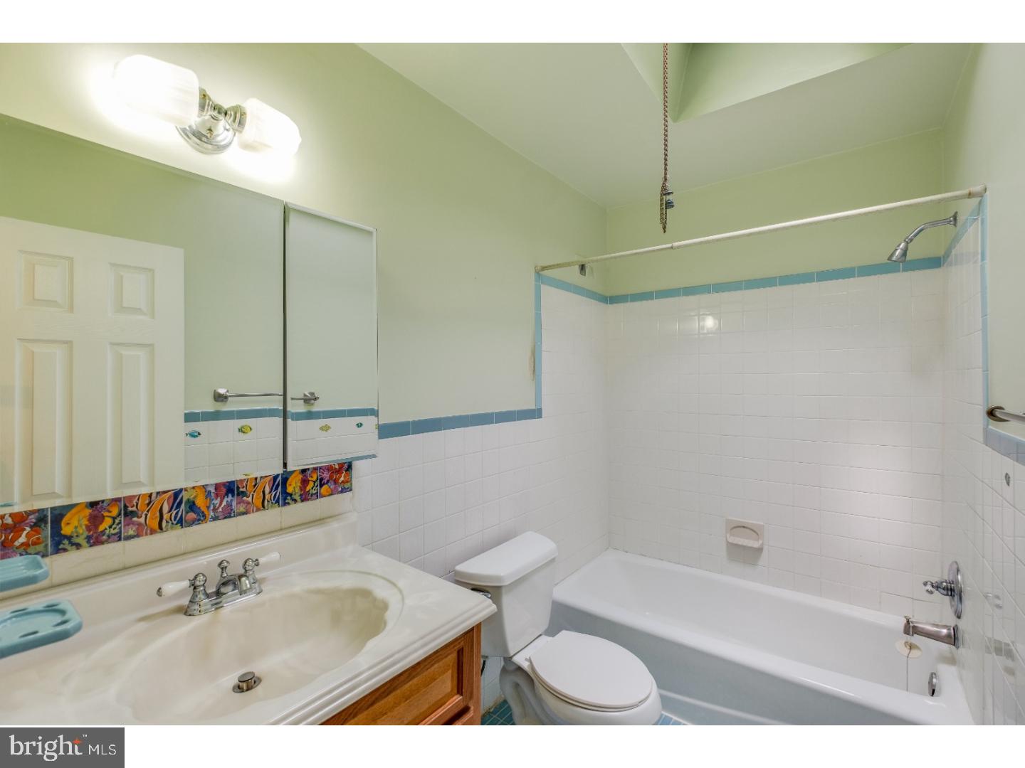 3895 Fairdale Road Philadelphia, PA 19154 - Photo 14 of 23 Bathroom