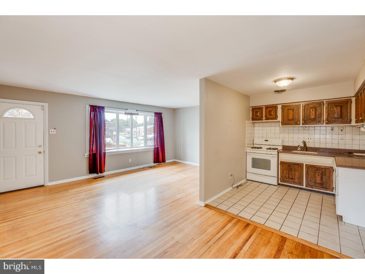 3895 Fairdale Road Philadelphia, PA 19154 - Photo 7 of 23 Dining Room