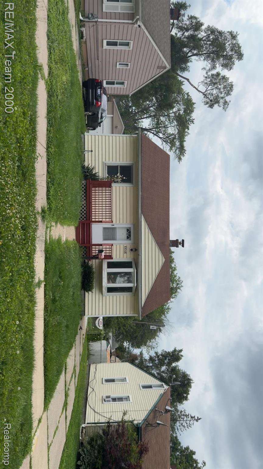 6646 Harding Street Taylor, MI 48180 - Photo 2 of 12 Single-story residence featuring light-colored horizontal siding and a contrasting brown shingle roof