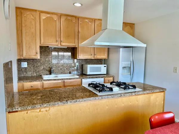 $2,500 | 1900 South Palm Canyon Drive, Unit 42, Palm Springs, CA 92264