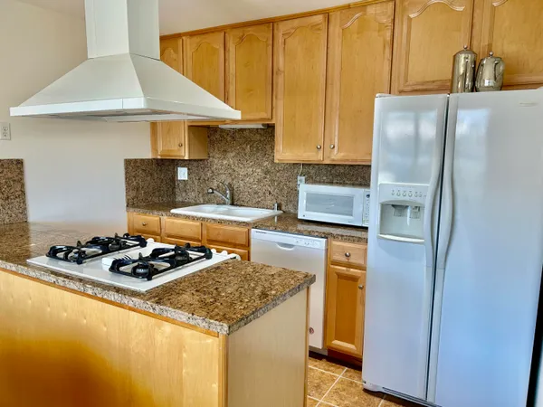 $2,500 | 1900 South Palm Canyon Drive, Unit 42, Palm Springs, CA 92264