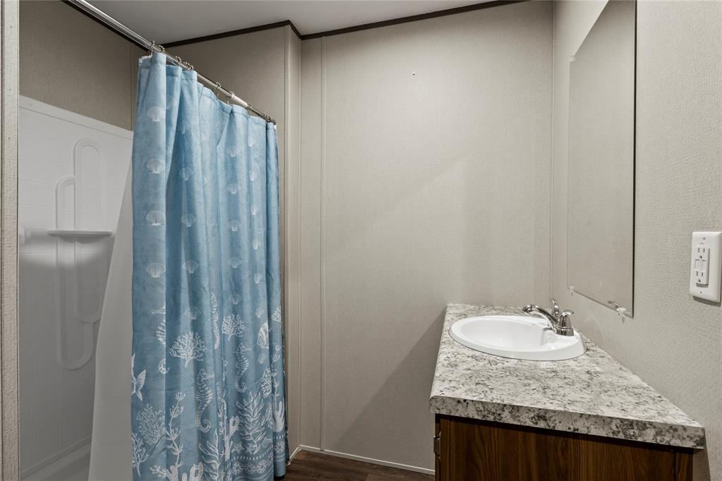 16609 Tarlton Road Mabank, TX 75147 - Photo 13 of 25 primary bathroom ensuite