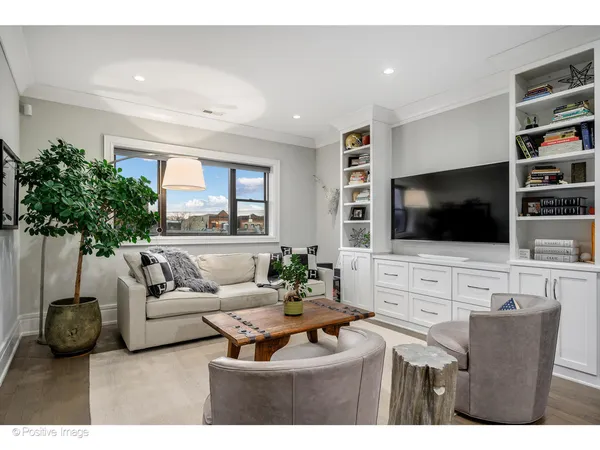 $2,095,000 | 2042 North Burling Street, Unit PH, Chicago, IL 60614