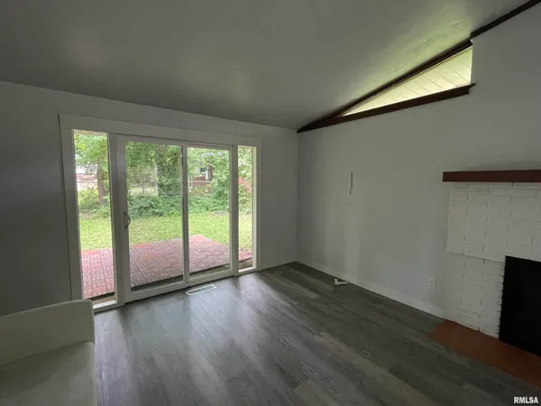 $1,499 | 2219 North Glendale Drive, Pekin, IL 61554