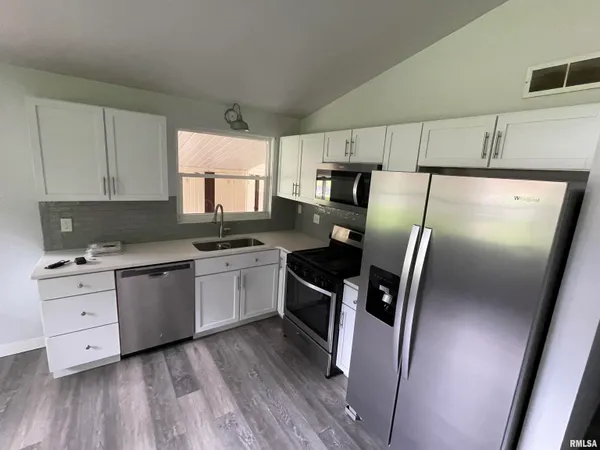 $1,499 | 2219 North Glendale Drive, Pekin, IL 61554