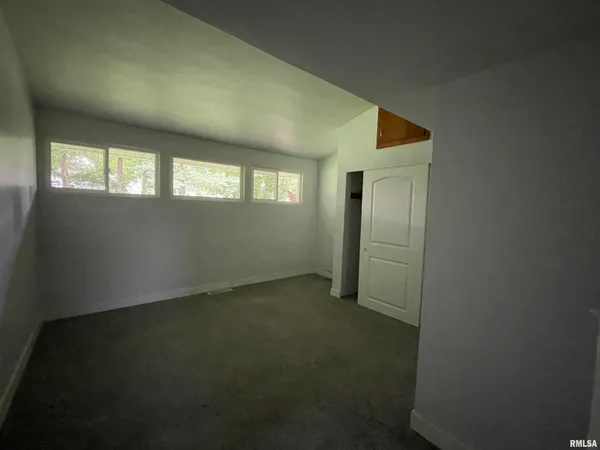 $1,499 | 2219 North Glendale Drive, Pekin, IL 61554