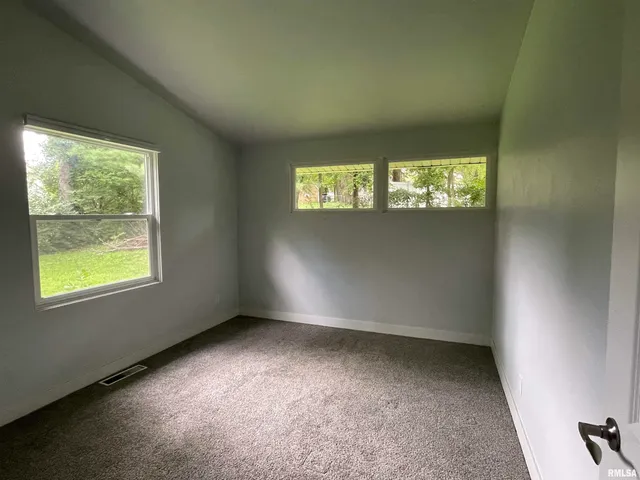 $1,499 | 2219 North Glendale Drive, Pekin, IL 61554