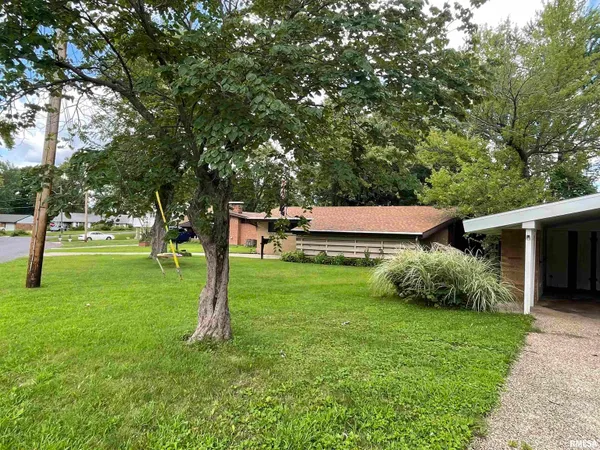 $1,499 | 2219 North Glendale Drive, Pekin, IL 61554