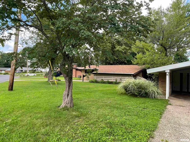 $1,499 | 2219 North Glendale Drive, Pekin, IL 61554