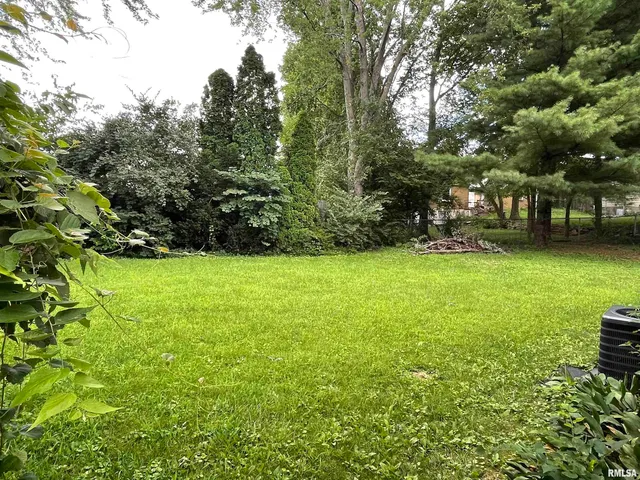 $1,499 | 2219 North Glendale Drive, Pekin, IL 61554