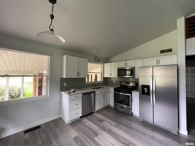 $1,499 | 2219 North Glendale Drive, Pekin, IL 61554