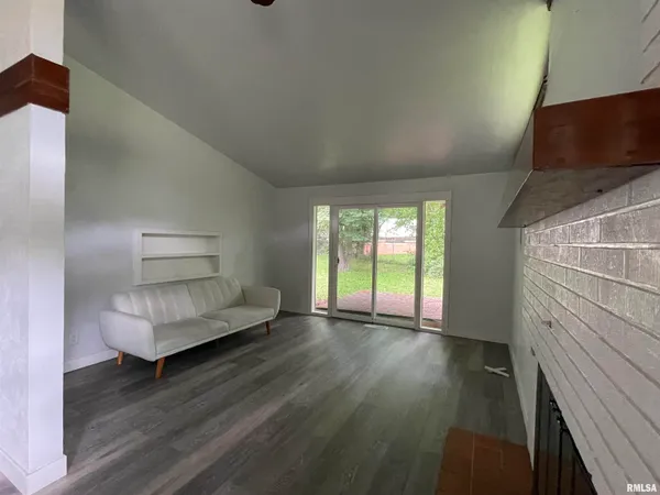 $1,499 | 2219 North Glendale Drive, Pekin, IL 61554