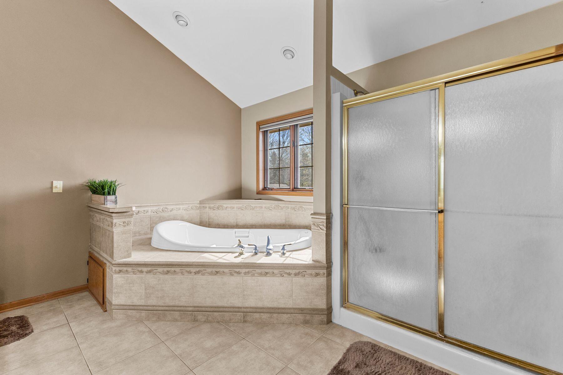 6645 Fieldstone Court Caledonia, WI 53402 - Photo 20 of 45 Primary Ensuite