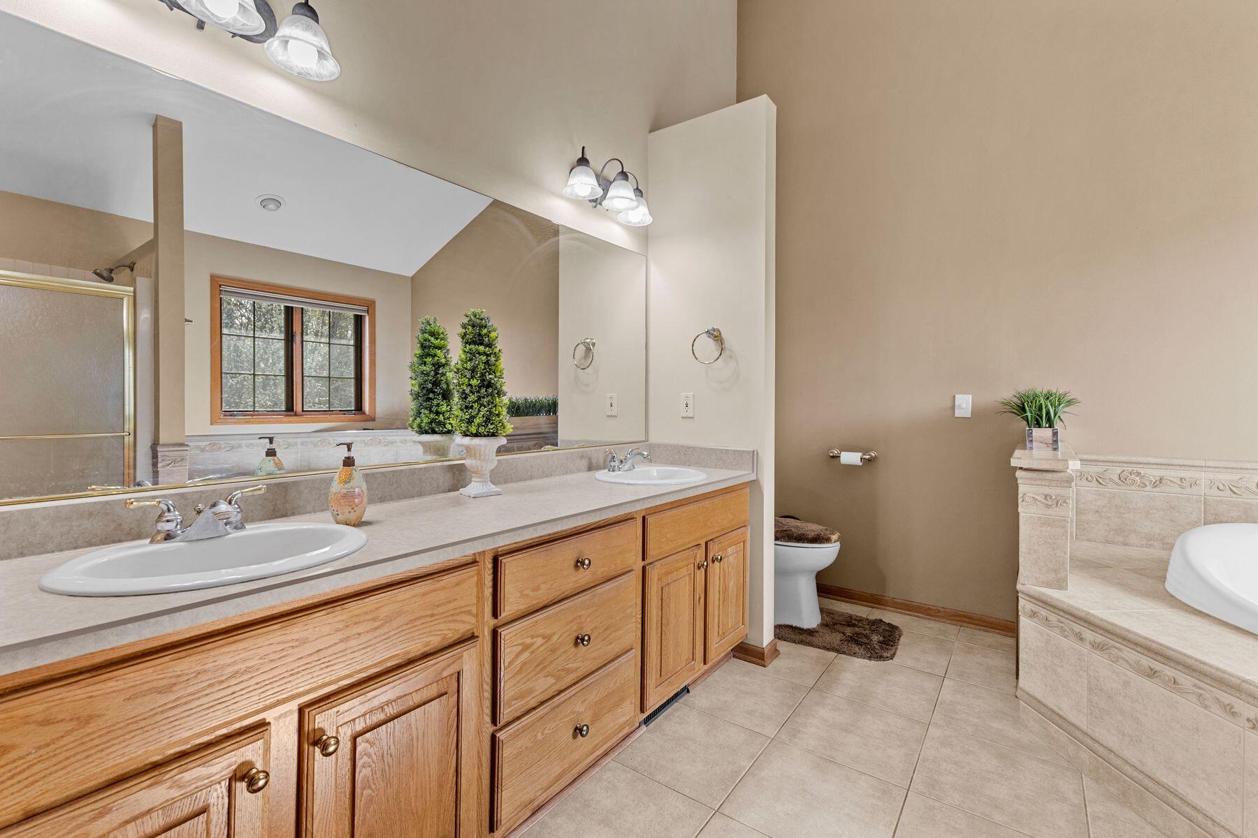 6645 Fieldstone Court Caledonia, WI 53402 - Photo 21 of 45 Primary Ensuite
