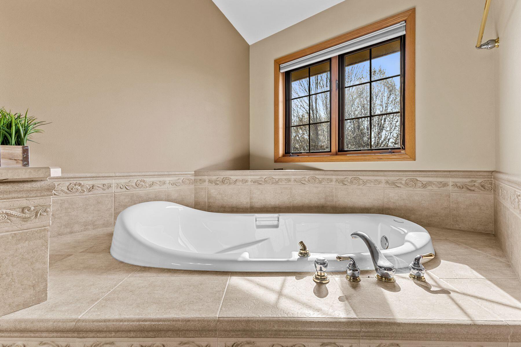 6645 Fieldstone Court Caledonia, WI 53402 - Photo 22 of 45 Primary Ensuite