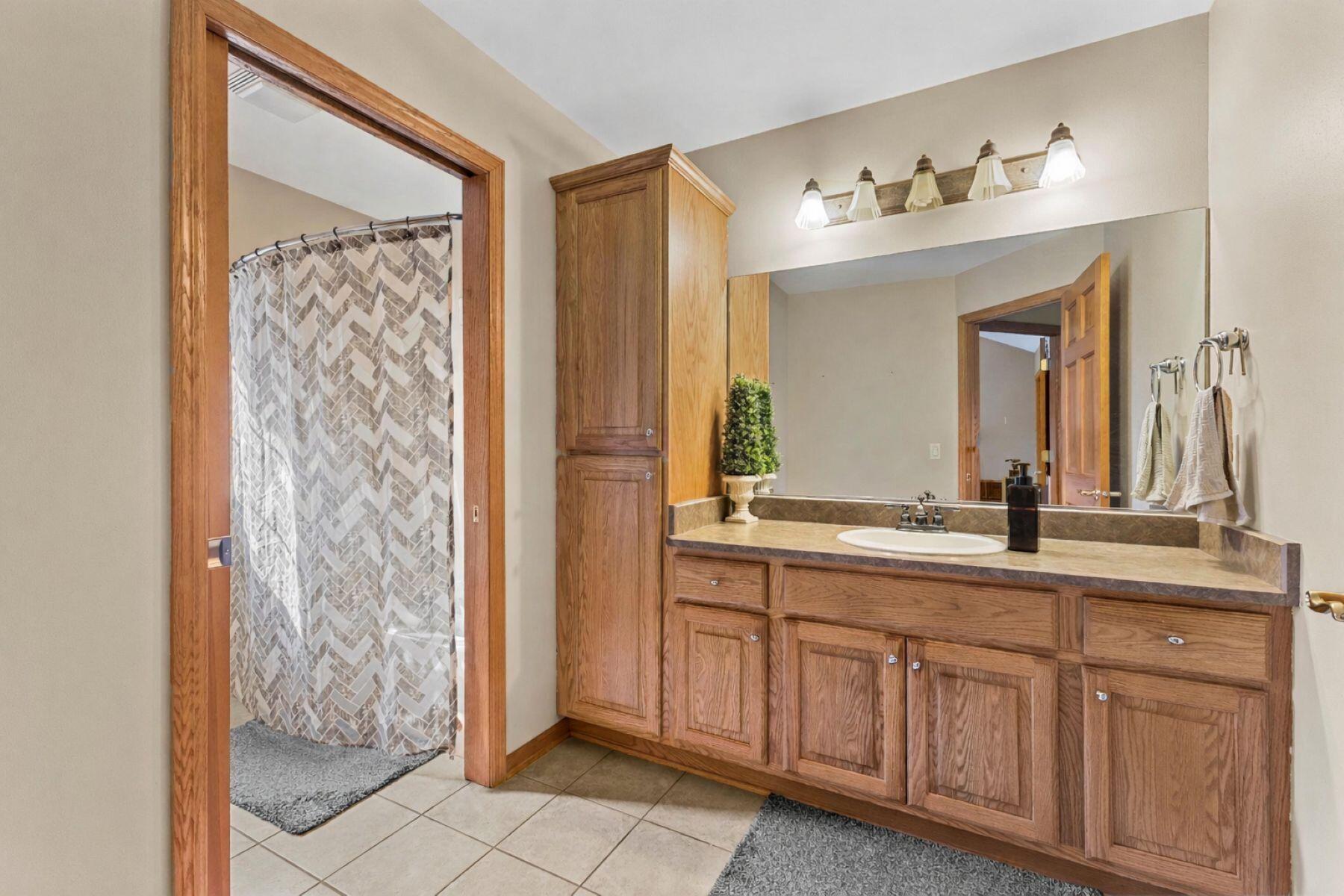 6645 Fieldstone Court Caledonia, WI 53402 - Photo 27 of 45 Full Bath Upstairs