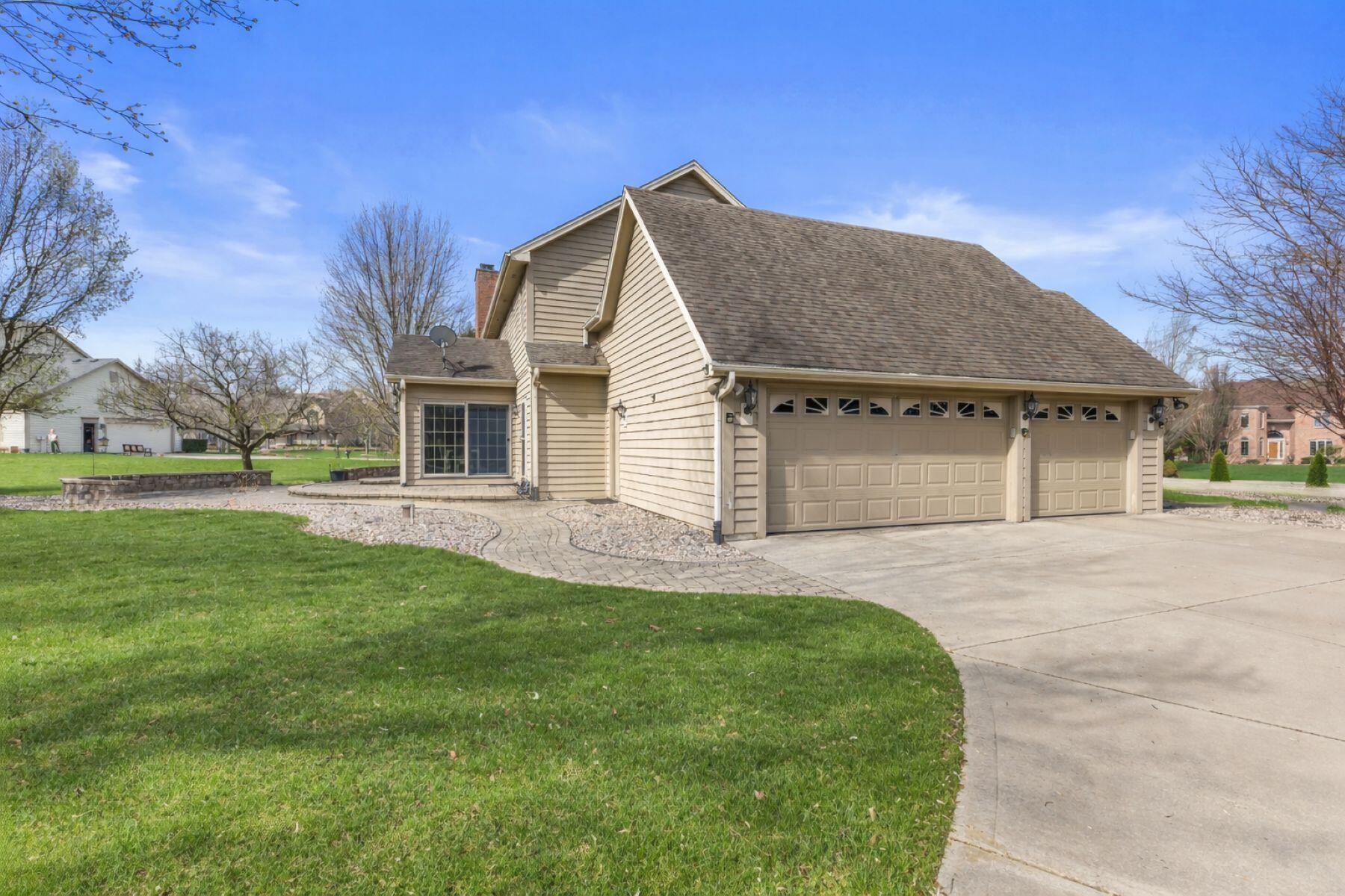 6645 Fieldstone Court Caledonia, WI 53402 - Photo 41 of 45 3-Car Garage